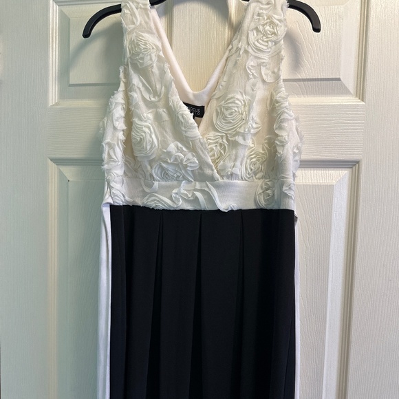 Cream and black dress - Picture 1 of 4